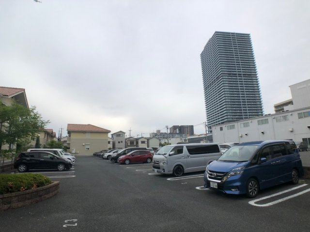 ラ・ミュー久宝寺Ⅱ棟の駐車場