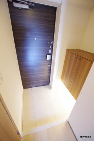 レジュールアッシュ大阪城ノルド　仲介手数料無料の玄関