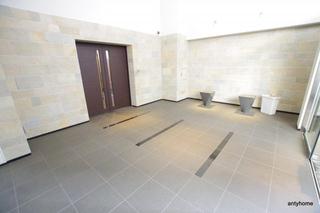 レジュールアッシュ大阪城ノルド　仲介手数料無料のロビー