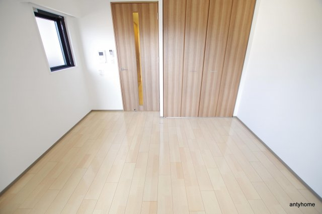 レジュールアッシュ大阪城ノルド　仲介手数料無料の寝室