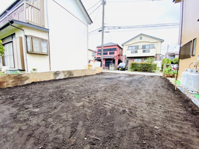 【外観】 | ★月々６万円台で購入できる新築★売主直売！藤沢市高倉 | 閑静な住宅地で交通量も少ない穏やかな住宅街です(^_-)-☆セットバックがありますので前面道路もゆとりのある幅となります。