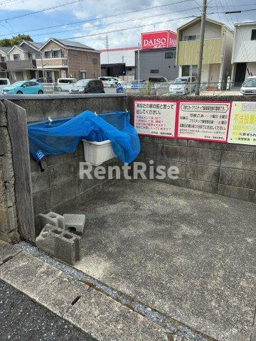 馬引コーポラスA棟の駐車場