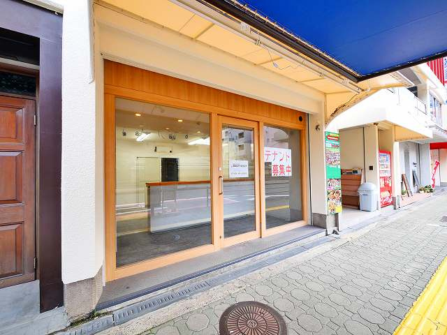 シティロイヤル富雄駅前の外観