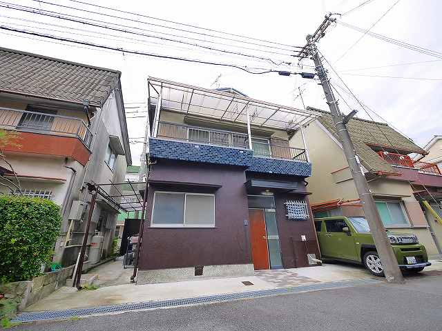 南肘塚戸建の外観|レトロな外観です。
