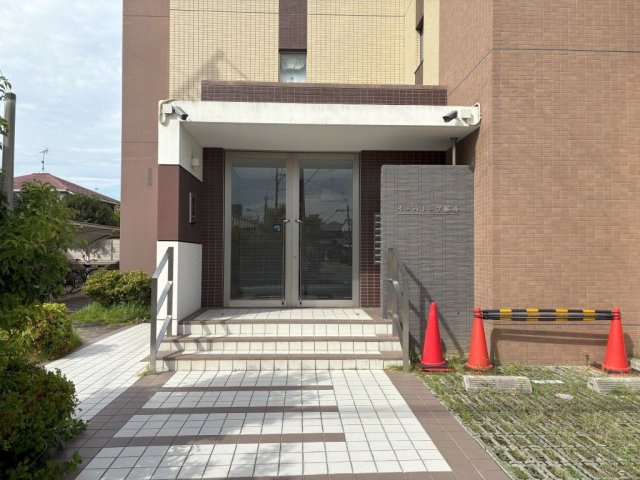 イーハトーブ 櫛原のエントランス