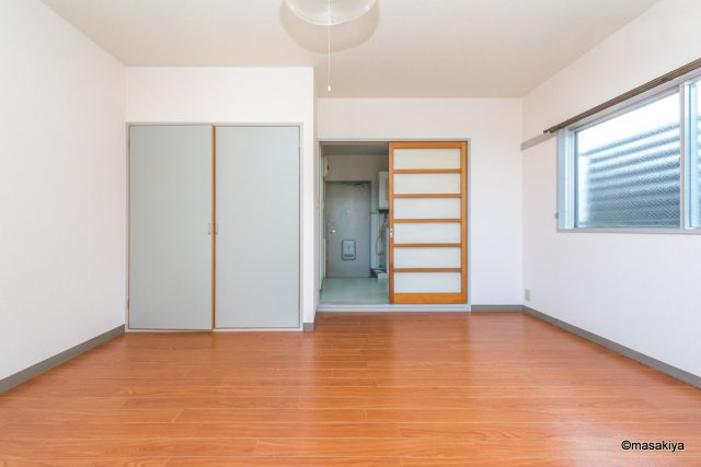 本郷マンションの居間・リビング|洋室