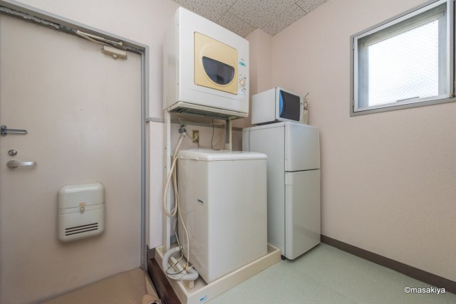 本郷マンションの洗面所|室内洗濯機置き場