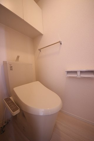 ヴィラ レガーロ　Ｂのトイレ|ゆったりとした空間のトイレです