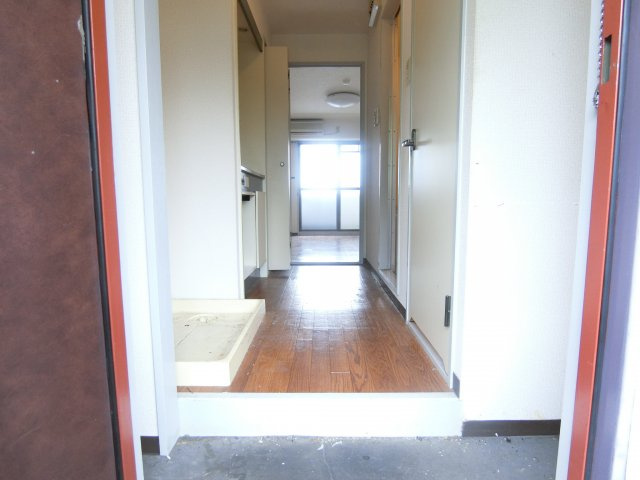 小林マンションの玄関