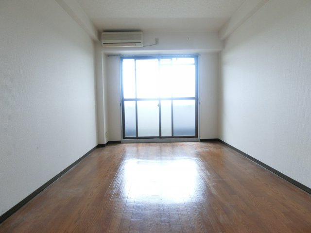 小林マンションの洋室