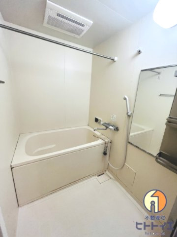 エバーグリーン国武の浴室|浴室内で洗濯物が干せるように物干しがついております♪