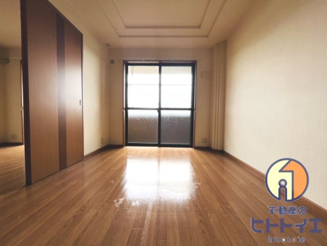 エバーグリーン国武の洋室|6帖の洋室です♪