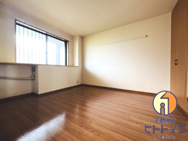 エバーグリーン国武の洋室|６帖の洋室です♪