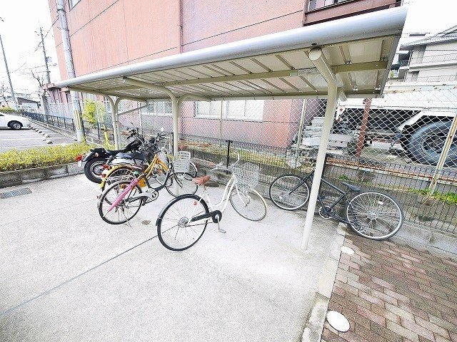 ロイヤルSK指柳のその他共用部分|自転車置き場が設置されてます