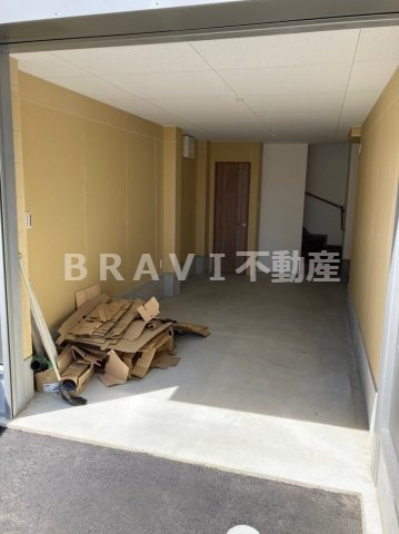 NIAL半町（ニアル半町）　BRAVI不動産の駐車場|【NIAL半町（ニアル半町）】駐車場に車を止められます。バイクや自転車もOKです！