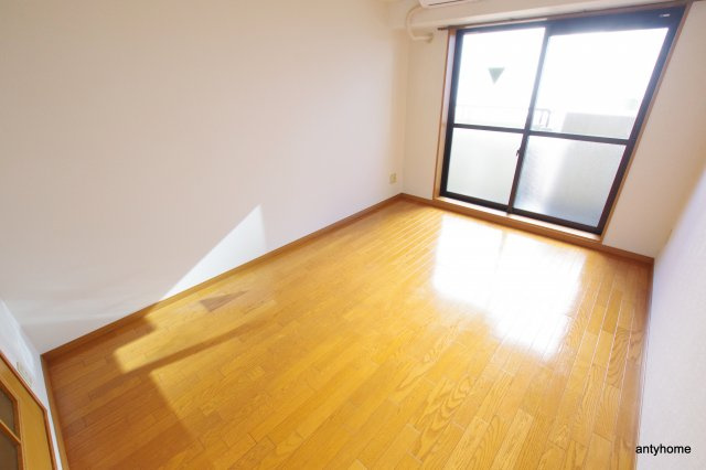 プレサンス梅田西　仲介手数料無料の居間・リビング