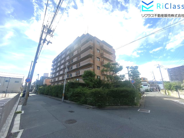 ライオンズマンション鷹取の外観|落ち着いた雰囲気の外観です