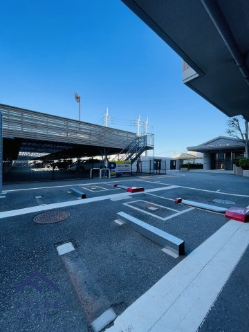 アンピール箱崎東の駐車場
