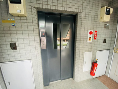 【その他共用部分】 | 【売主直売】ラ・デファンス高輪台 | お買い物時やベビーカーの出し入れに便利なエレベーター付です。