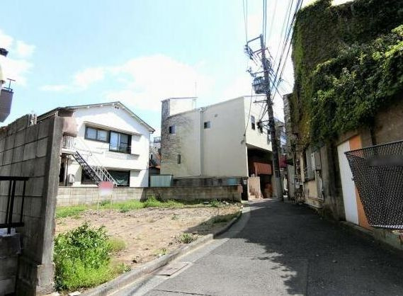 北区中十条２丁目 売地 建築条件無し 小学校 徒歩10分以内 ３沿線以上利用可 更地渡し 都市近郊 緑豊かな住宅地 新宿 練馬の戸建 土地 不動産 Arrow Link