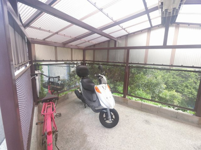 【その他共用部分】 | 弘明寺フラワーマンション３ | バイク置場です。
