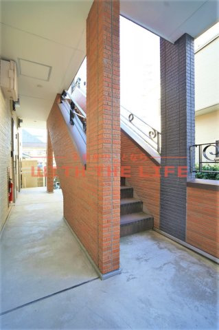 レイナス花絣【キャッシュバック対象物件】のロビー|ゆとりのあるロビーです