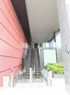 【その他共用部分】 | ロビーにつながるエスカレーターです。