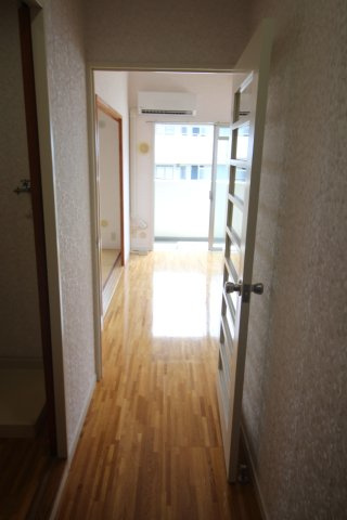 バードタウン3番館の玄関