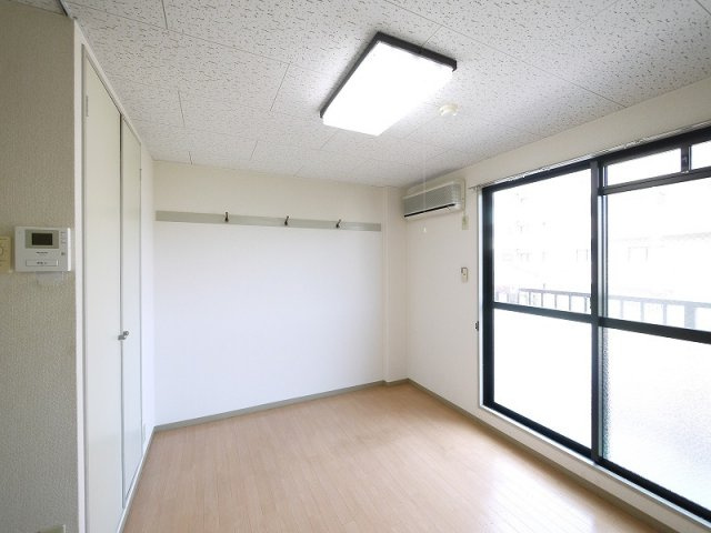 ジュネス神殿の洋室|スタンダードな洋室です