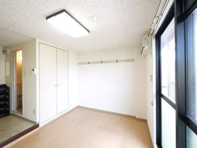 ジュネス神殿の内装|過ごしやすい室内です