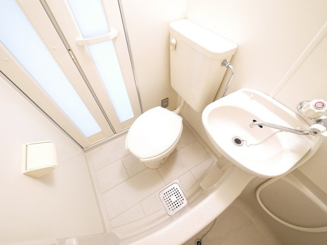 ジュネス神殿のトイレ|ゆったりとした空間のトイレです