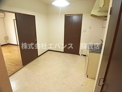 【居間・リビング】 | デュアル2番館 | ゆったりとしたリビングです