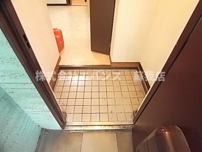 【玄関】 | デュアル2番館 | 明るい玄関です