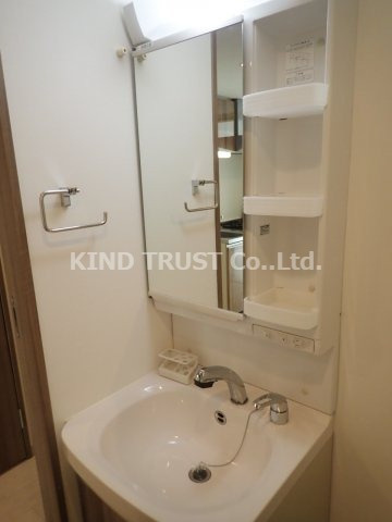 レジデンス南森町の洗面所|スペースが確保できる洗面所です