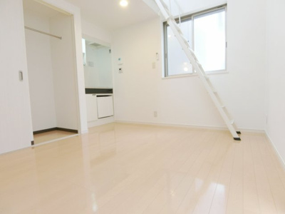 【洋室】 | プラネットハイツ兵庫 | 広々とした洋室です