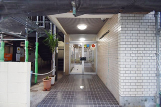 【エントランス】 | エントランス　※大規模修繕工事中