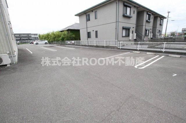 マール・ビビの駐車場|駐車場があるので、車を買う予定の方も安心です
