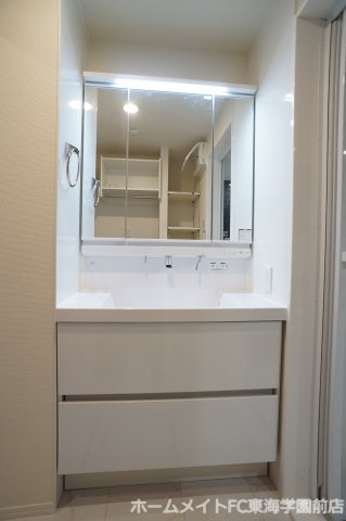 熊本市中央区国府３丁目のアパートの独立洗面台