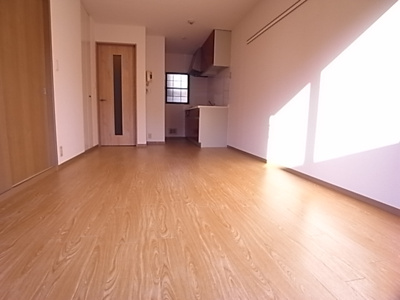 【居間・リビング】 | YZハイツ | ※同建物別部屋の参考写真です。