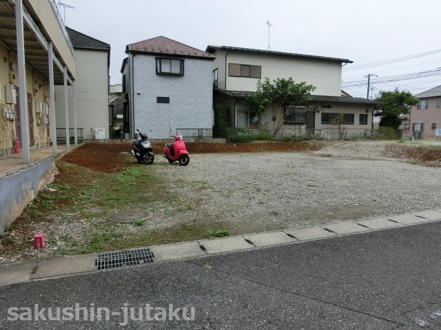 柏井１丁目　売地の前面道路含む現地写真|柏井１丁目　売地　北東側４ｍ公道面　間口約１４ｍ　建築条件なし　更地　