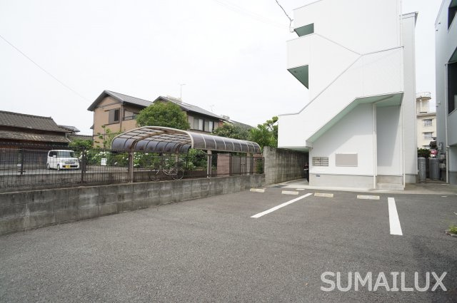 熊本市西区二本木４丁目のアパートの駐車場