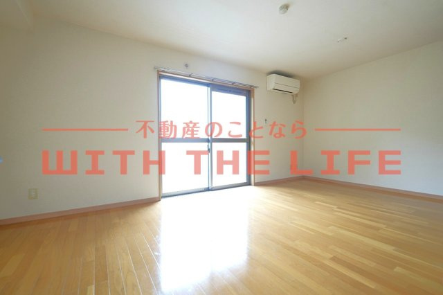 ユーミー姫方【10,000円キャッシュバック対象物件】の居間・リビング|おしゃれな居間です