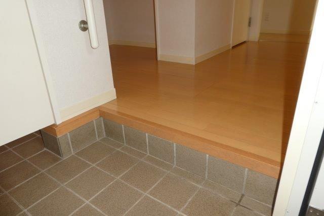 グランマストティアラＡの玄関