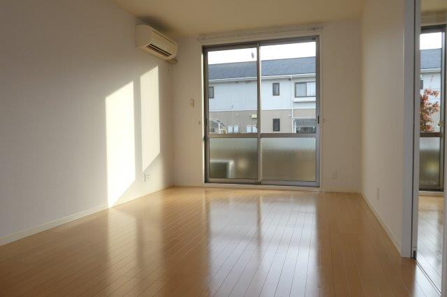 グランマストティアラＡの居間・リビング