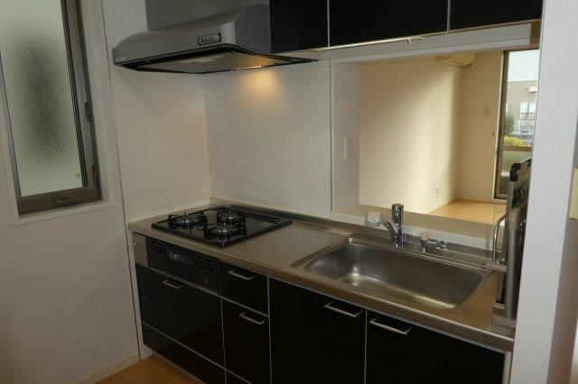 グランマストティアラＡのキッチン|３口ガスコンロ付システムキッチン