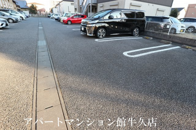 プルミエールクラスⅢAの駐車場