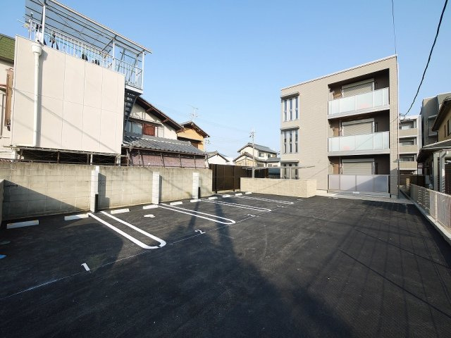 シャーメゾン北市の駐車場