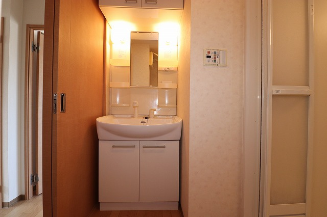 ボナール秋の月の洗面所|ゆったりとスペースのある洗面所