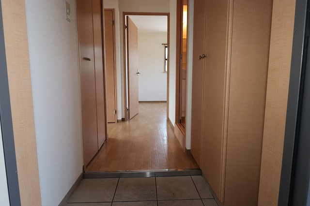 ボナール秋の月の玄関|明るい玄関です