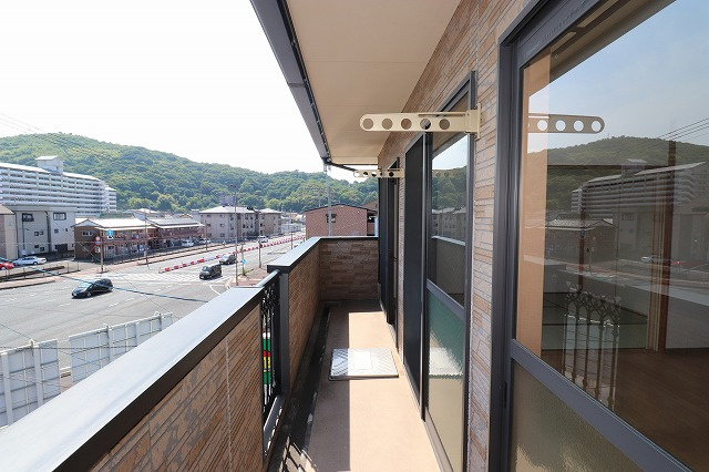 ボナール秋の月のバルコニー|開放的で明るい空間を演出してくれるバルコニーです
